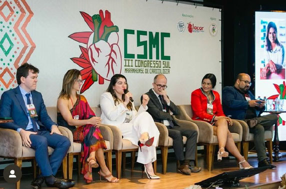 Profissionais de saúde colaborando